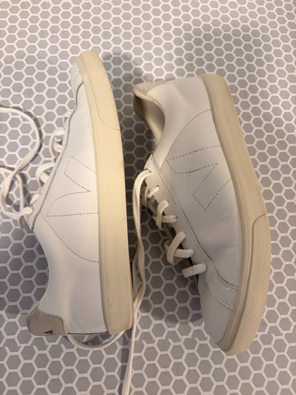 Veja White Leather Sneakers – Minimalist & Chic SIZE 9 - Picture 6 of 6